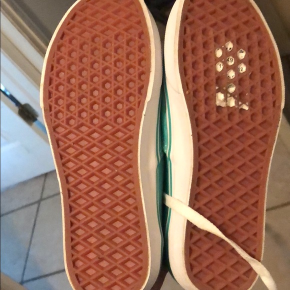 vans - Picture 2 of 3